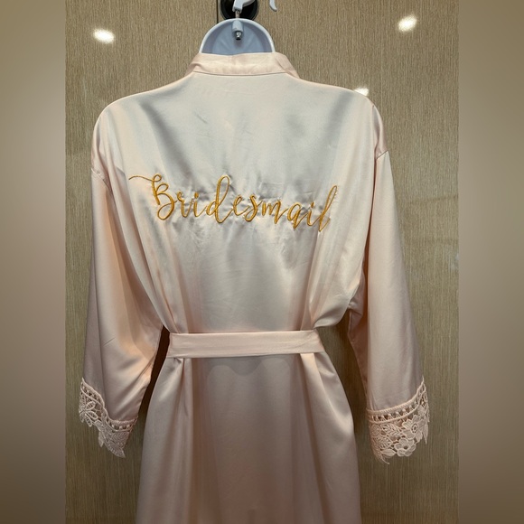 Elegant Bridesmaid Robe Soft Blush Pink Tone Gold Embroidered “Bridesmaid” - Picture 3 of 7